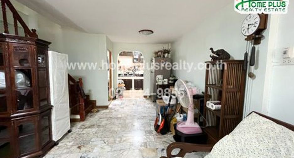 Reihenhaus zum Kauf mit 3 Zimmer in Khlong Sam Wa, Bangkok