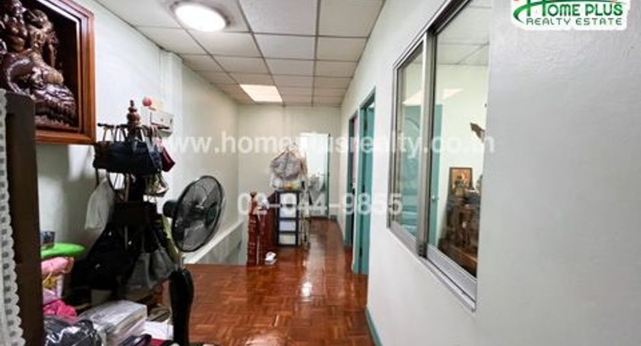 Reihenhaus zum Kauf mit 3 Zimmer in Khlong Sam Wa, Bangkok