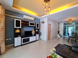 Casa adosada en venta de 2 habitaciones en Mueang Rayong, Rayong