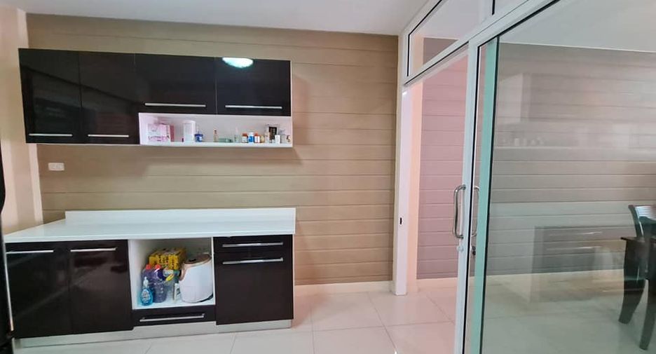 Reihenhaus zum Kauf mit 2 Zimmer in Mueang Rayong, Rayong