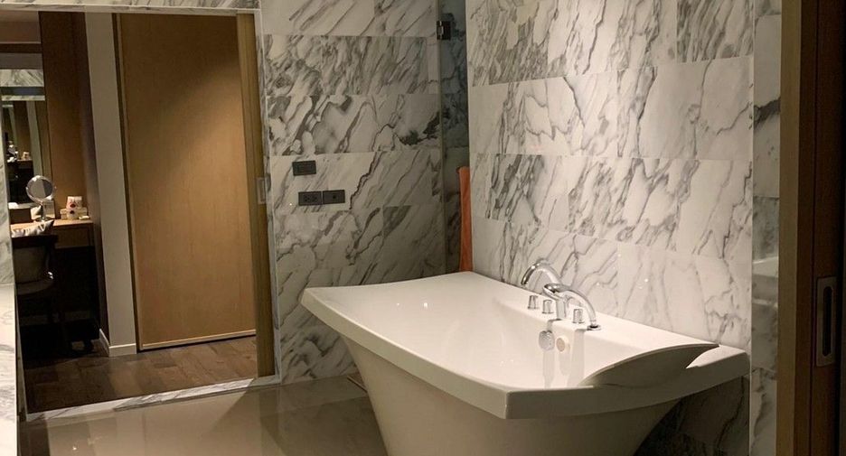 For rent 3 bedrooms condo in Watthana, Bangkok