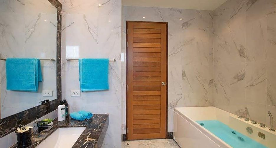 For rent 3 bedrooms villa in Mueang Phuket, Phuket