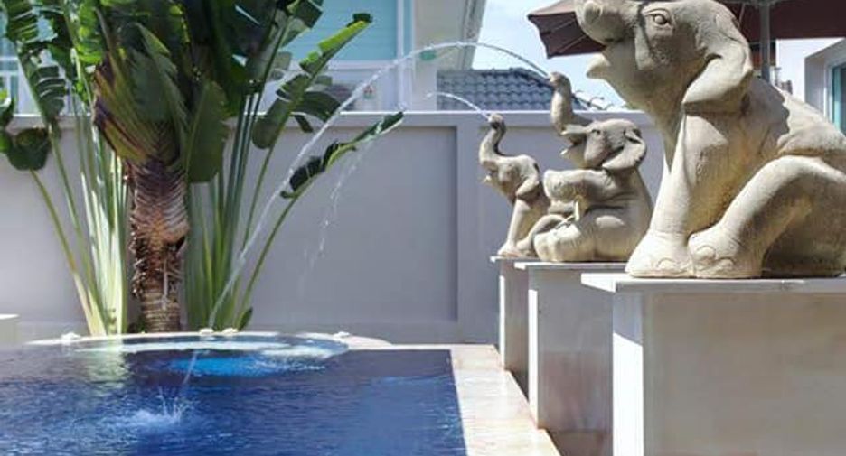 For rent 3 bedrooms villa in Mueang Phuket, Phuket