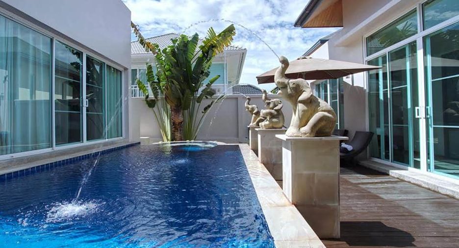 For rent 3 bedrooms villa in Mueang Phuket, Phuket