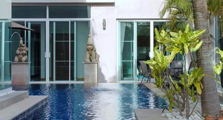 For rent 3 bedrooms villa in Mueang Phuket, Phuket