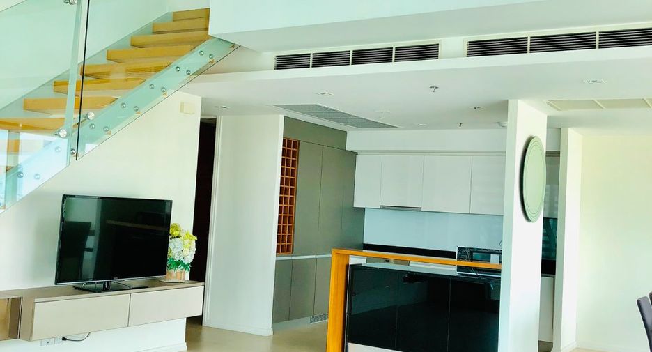 For rent 3 bedrooms condo in Sathon, Bangkok