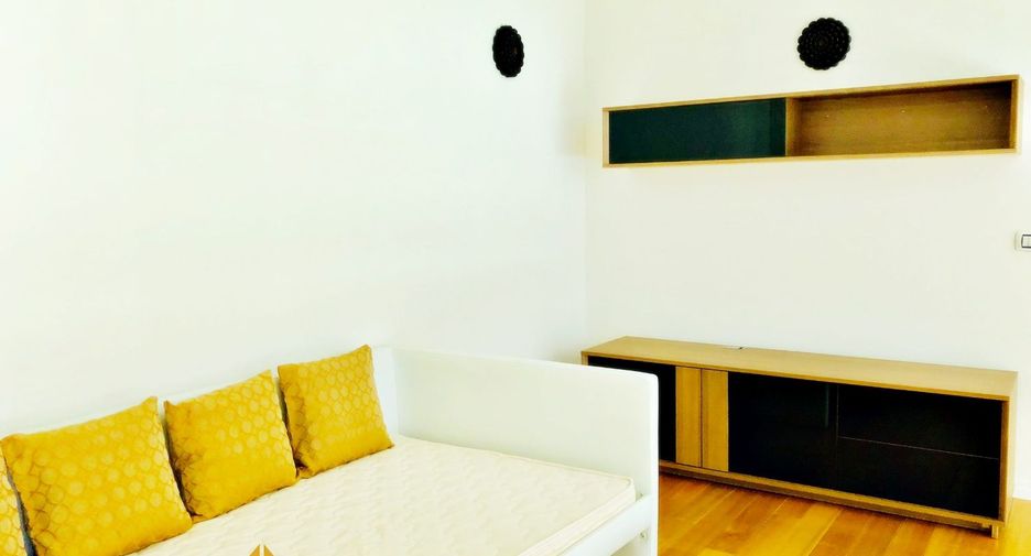 For rent 3 bedrooms condo in Sathon, Bangkok