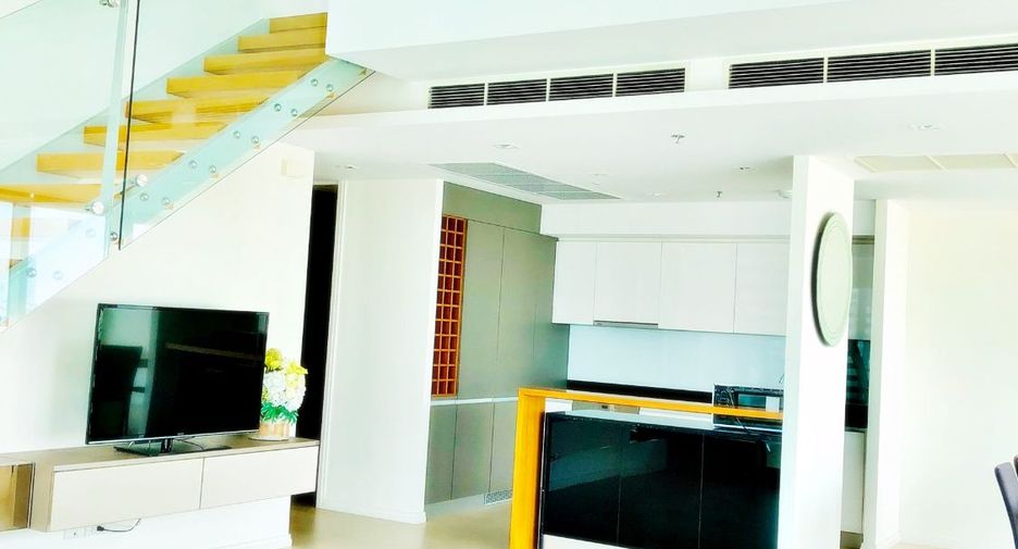 For rent 3 bedrooms condo in Sathon, Bangkok