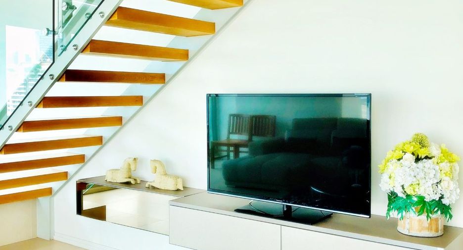 For rent 3 bedrooms condo in Sathon, Bangkok