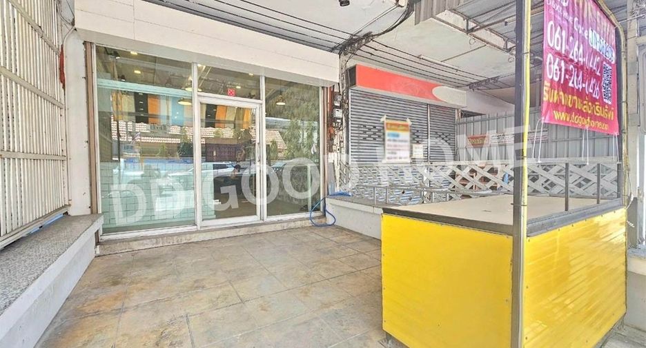 Local comercial en venta de 5 habitaciones en Sam Phran, Nakhon Pathom