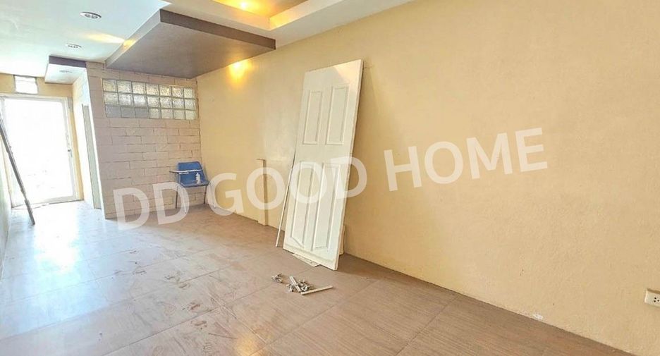 Local comercial en venta de 5 habitaciones en Sam Phran, Nakhon Pathom