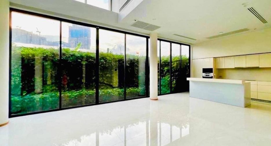 For sale 5 ベッドルーム house in Huai Khwang, Bangkok