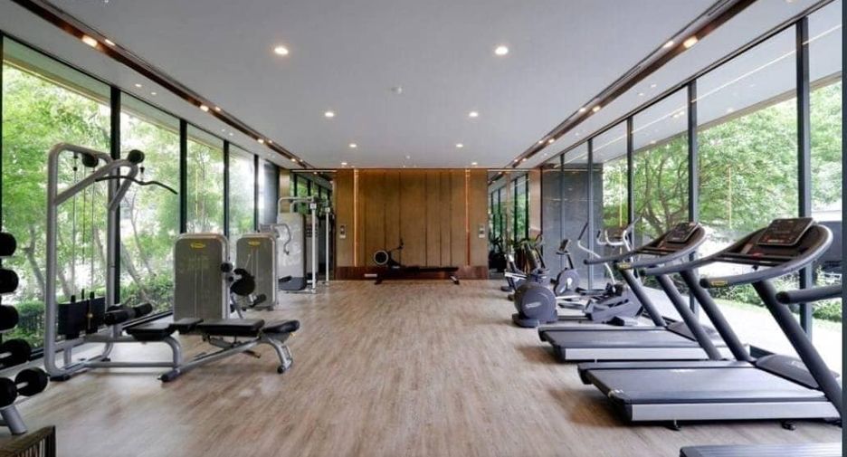 For sale 5 ベッドルーム house in Huai Khwang, Bangkok