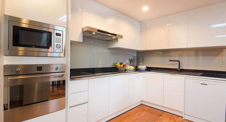 Condo en alquiler de 2 habitaciones en Khlong Toei, Bangkok