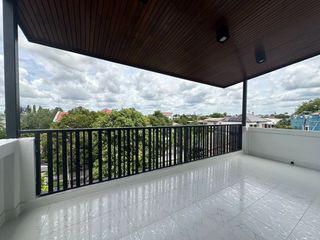 For sale 6 Beds house in Taling Chan, Bangkok