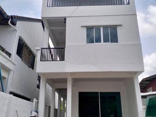 For sale 6 Beds house in Taling Chan, Bangkok