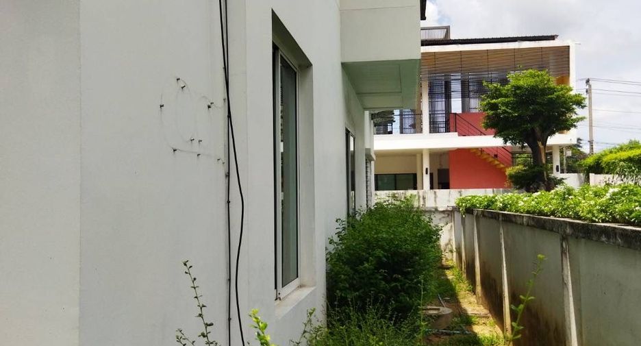 Casa en alquiler de 3 habitaciones en Prawet, Bangkok