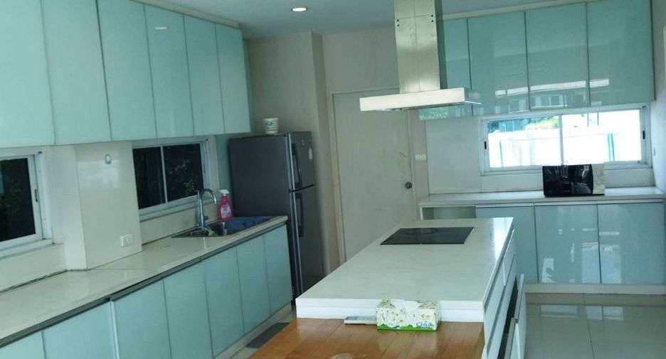 Casa en alquiler de 3 habitaciones en Prawet, Bangkok