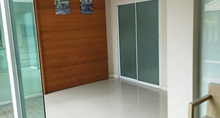 Casa en alquiler de 3 habitaciones en Prawet, Bangkok