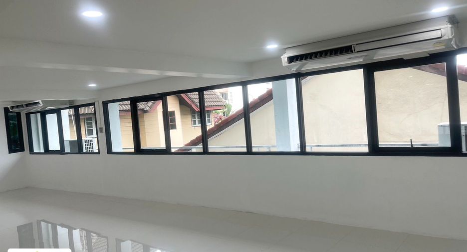 Büro zum Kauf in Wang Thonglang, Bangkok