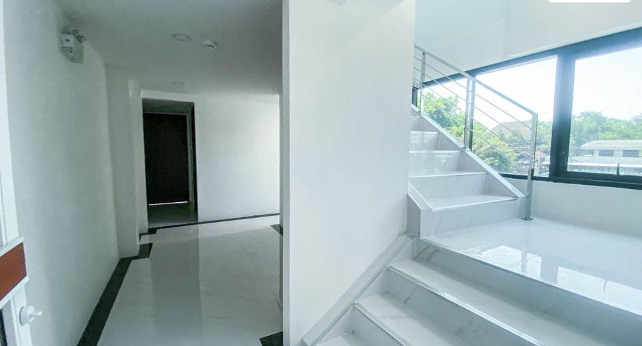 Büro zum Kauf in Wang Thonglang, Bangkok