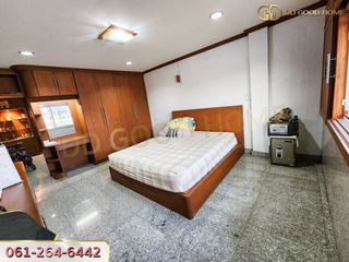 For sale 4 bedrooms retail Space in Bang Khun Thian, Bangkok