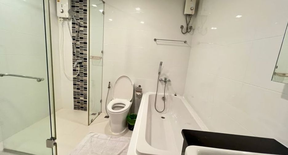 For sale 3 bedrooms condo in Si Racha, Chonburi