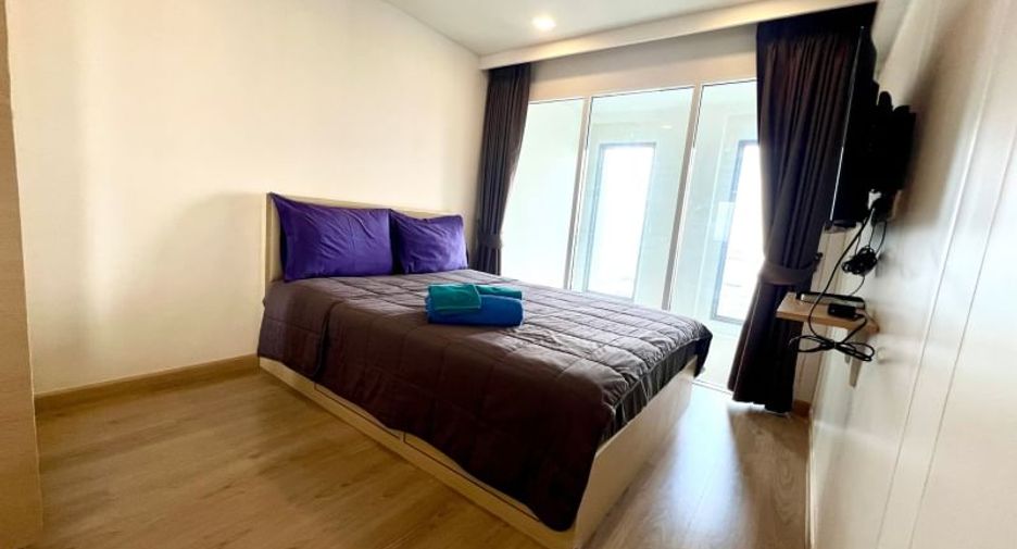 For sale 3 bedrooms condo in Si Racha, Chonburi