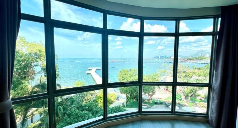 For sale 3 bedrooms condo in Si Racha, Chonburi