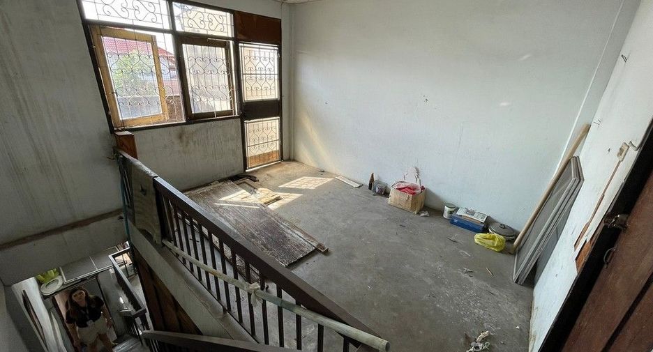For sale 2 bedrooms retail Space in Lat Phrao, Bangkok