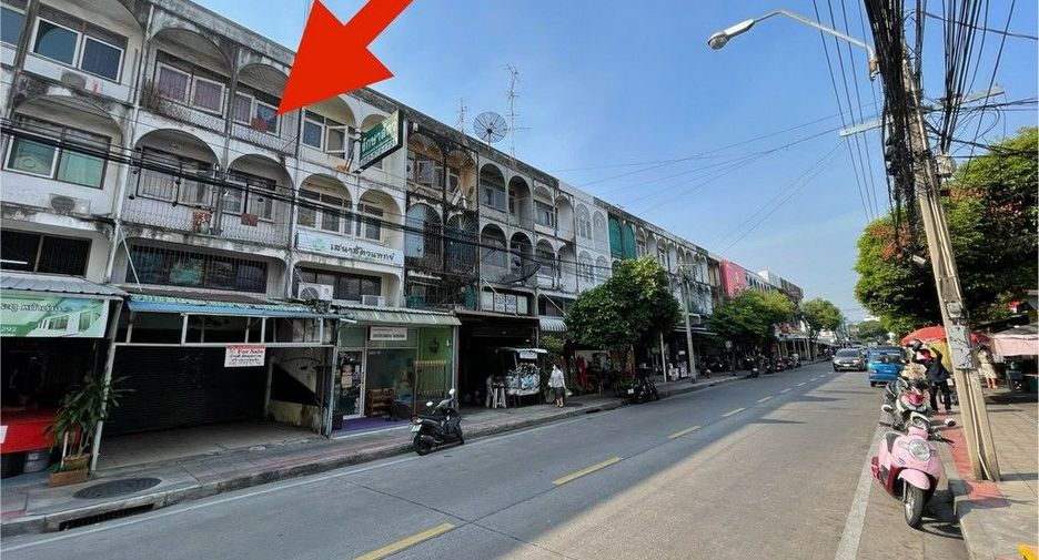 For sale 2 bed retail Space in Lat Phrao, Bangkok