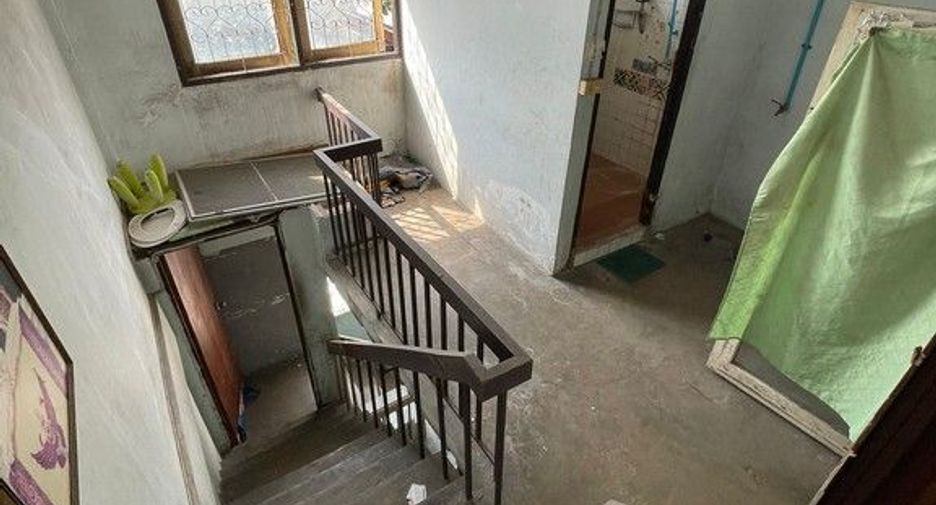 For sale 2 bedrooms retail Space in Lat Phrao, Bangkok
