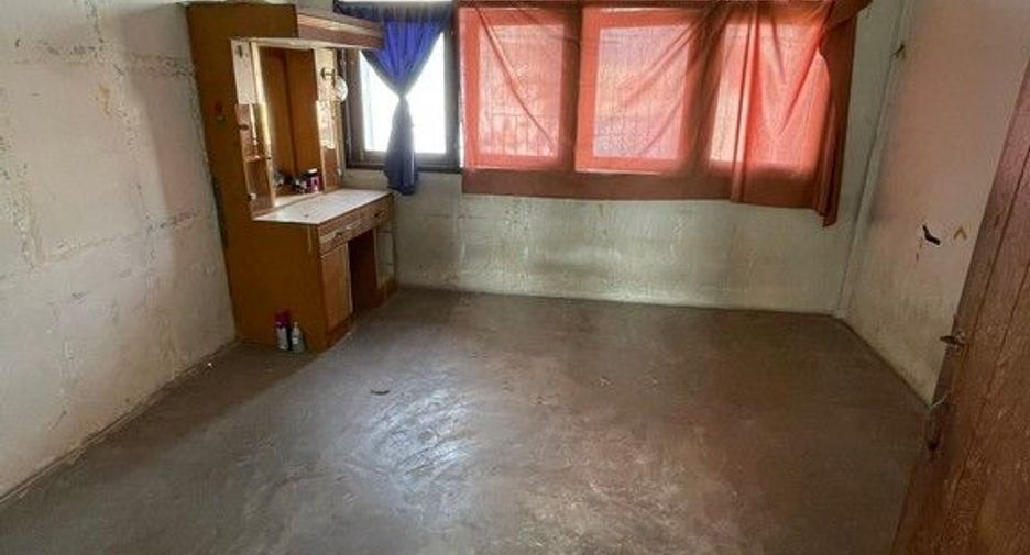 For sale 2 bedrooms retail Space in Lat Phrao, Bangkok