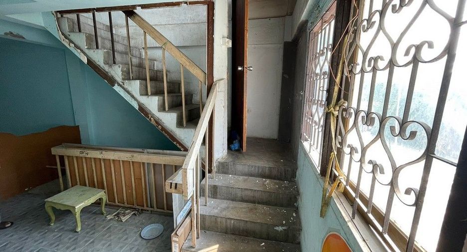 For sale 2 bedrooms retail Space in Lat Phrao, Bangkok