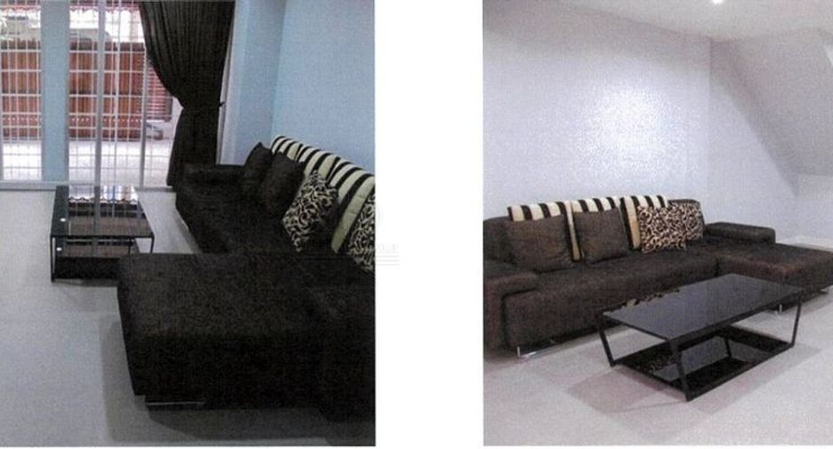 For rent 3 bedrooms townhouse in Watthana, Bangkok
