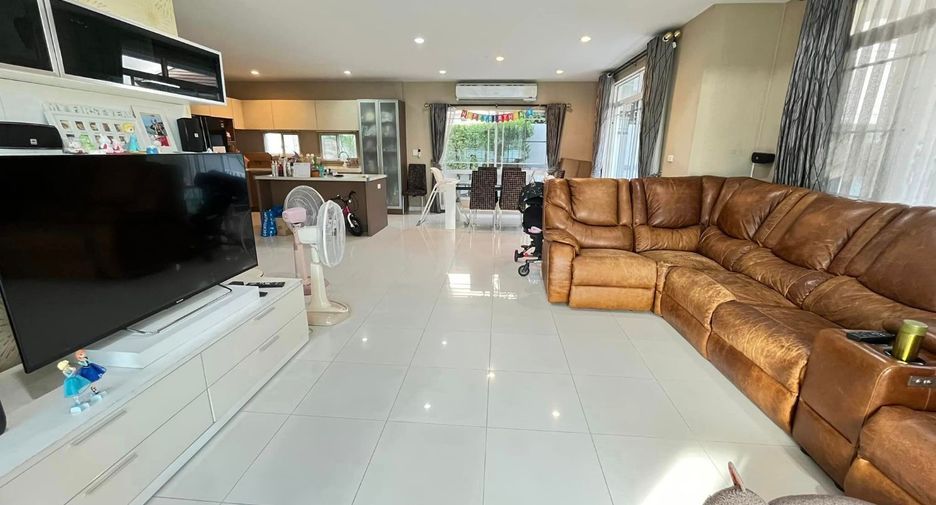 For sale 5 bedrooms house in Mueang Samut Prakan, Samut Prakan