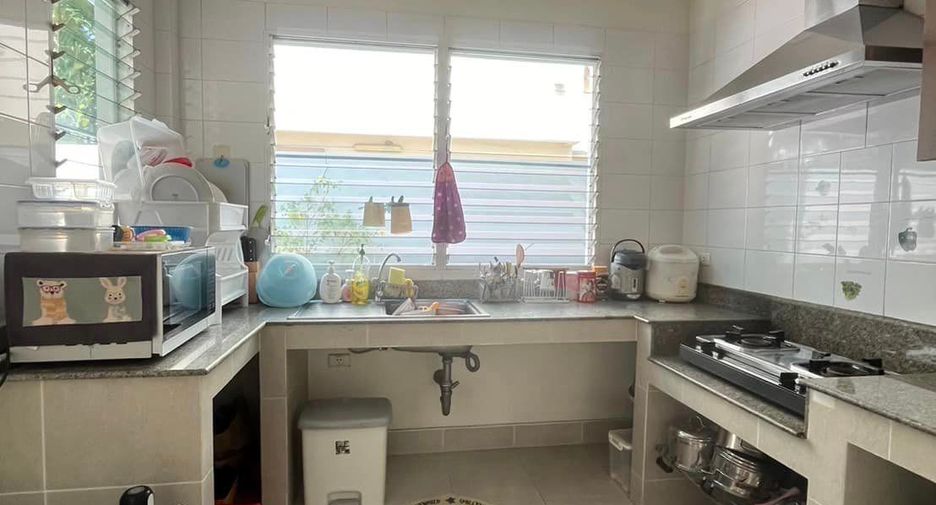 For sale 5 bedrooms house in Mueang Samut Prakan, Samut Prakan