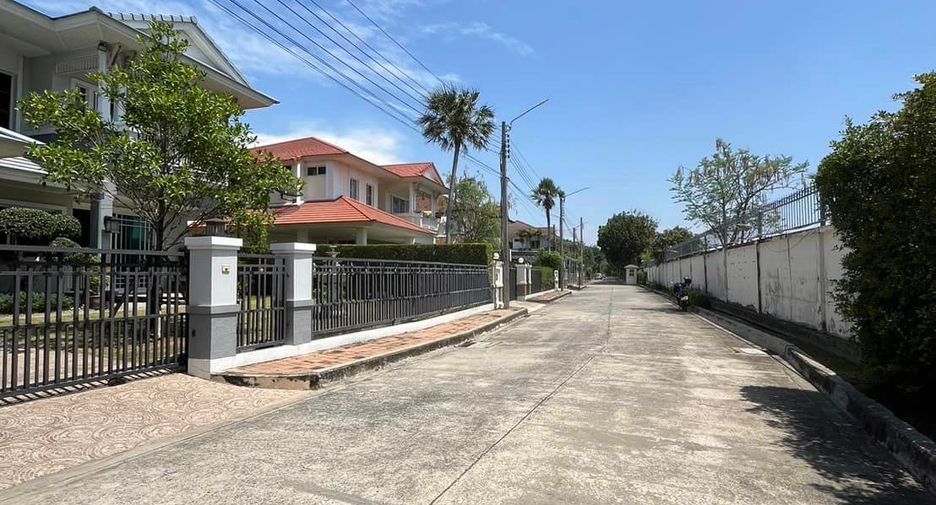 For sale 5 bedrooms house in Mueang Samut Prakan, Samut Prakan
