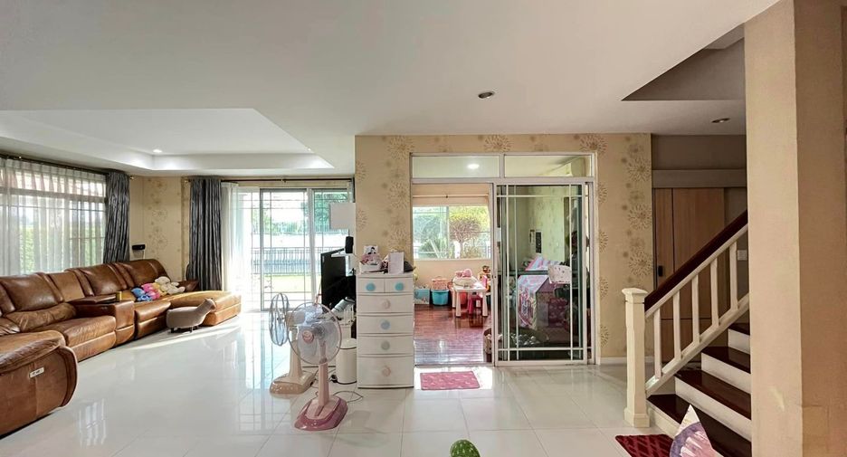 For sale 5 bedrooms house in Mueang Samut Prakan, Samut Prakan