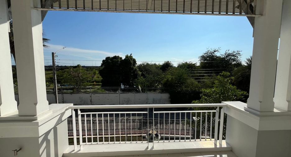 For sale 5 bedrooms house in Mueang Samut Prakan, Samut Prakan