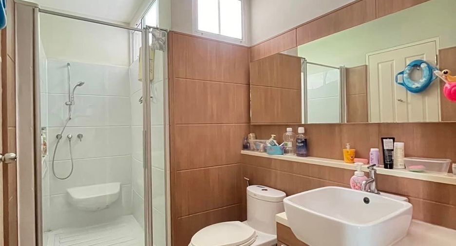 For sale 5 bedrooms house in Mueang Samut Prakan, Samut Prakan