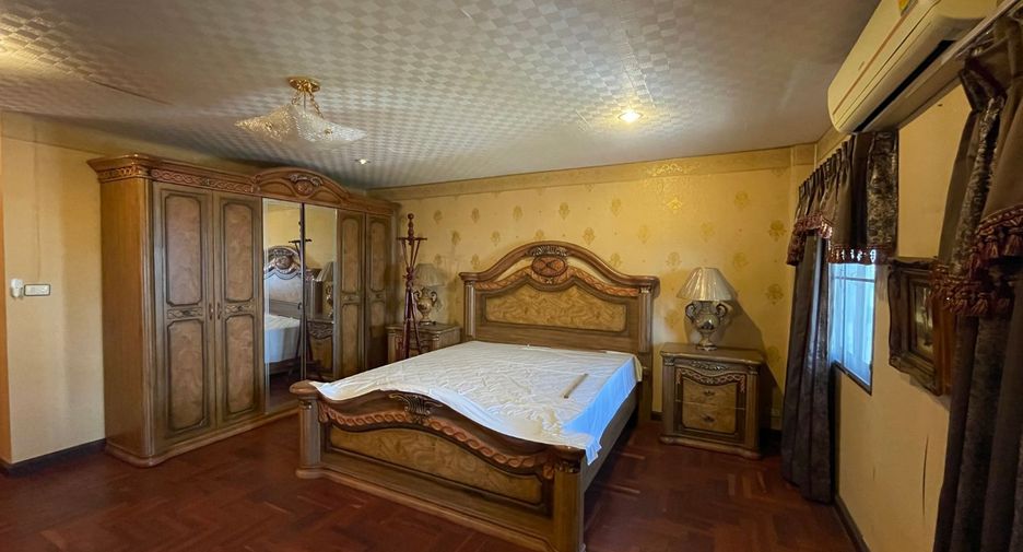 Casa adosada en venta de 3 habitaciones en Watthana, Bangkok