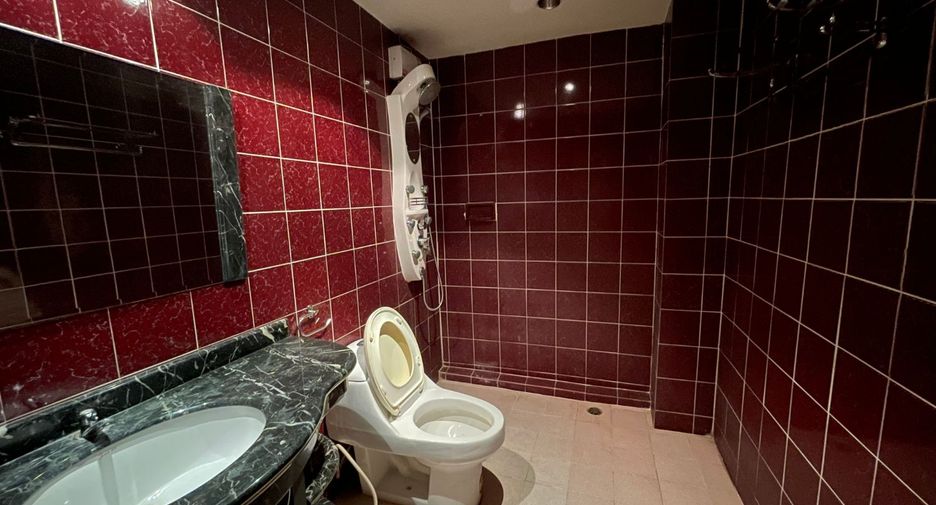 Casa adosada en venta de 3 habitaciones en Watthana, Bangkok