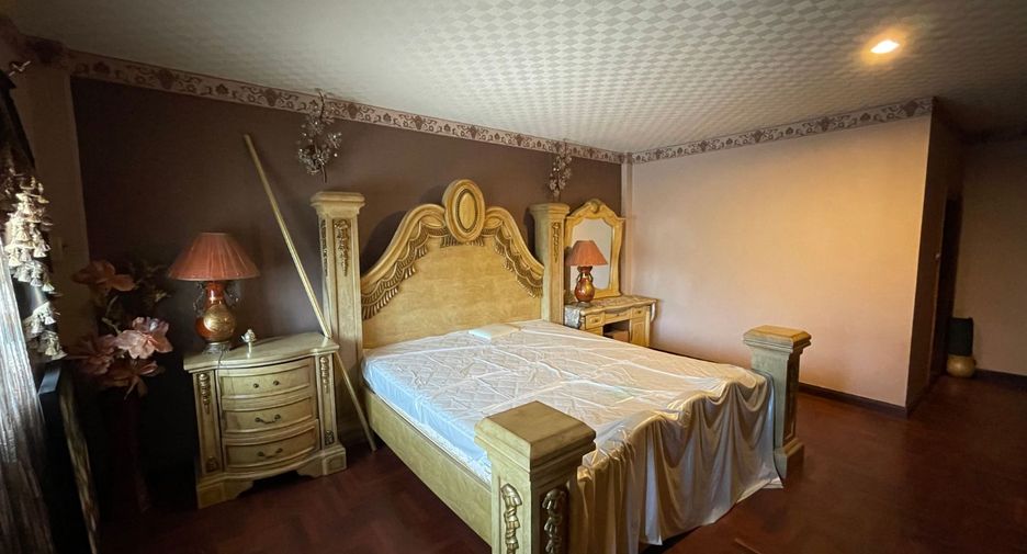Casa adosada en venta de 3 habitaciones en Watthana, Bangkok