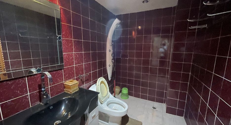 Casa adosada en venta de 3 habitaciones en Watthana, Bangkok