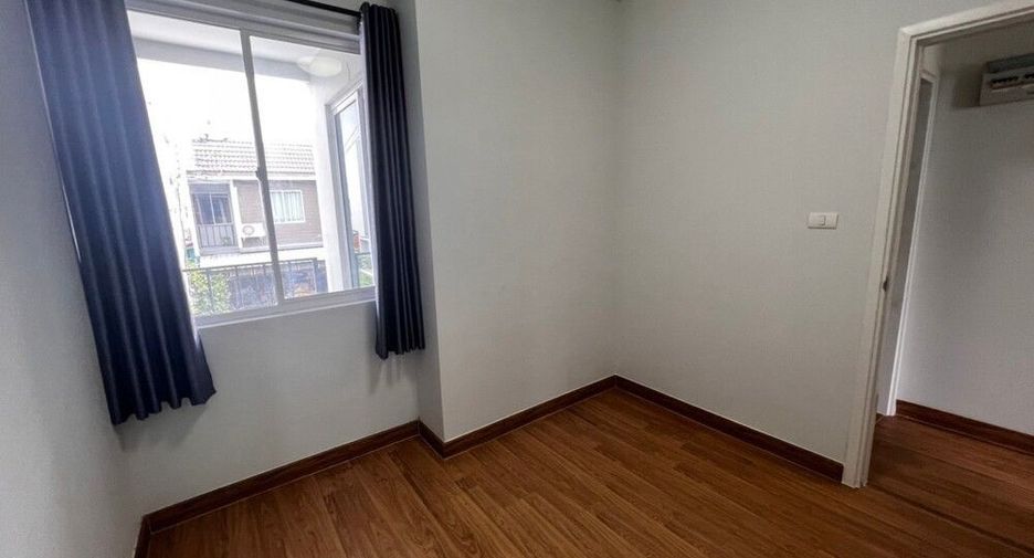 For sale 3 Beds townhouse in Sai Noi, Nonthaburi
