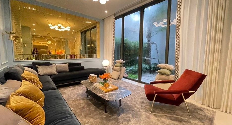 For sale 4 bedrooms house in Suan Luang, Bangkok