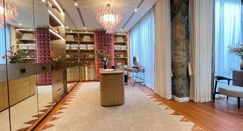 For sale 4 bedrooms house in Suan Luang, Bangkok