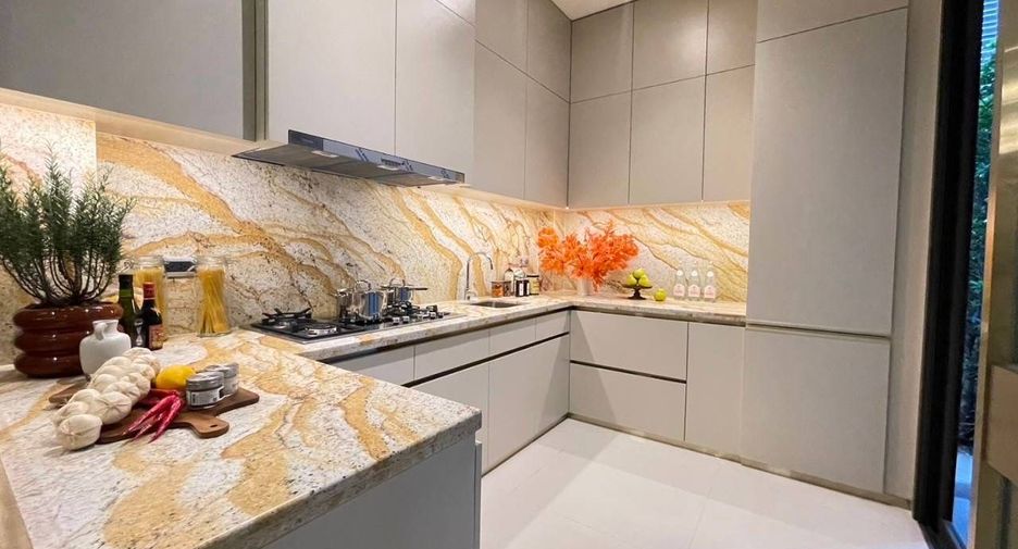 For sale 4 bedrooms house in Suan Luang, Bangkok