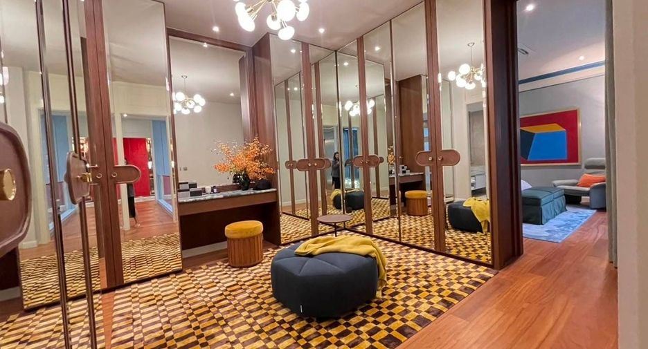 For sale 4 bedrooms house in Suan Luang, Bangkok